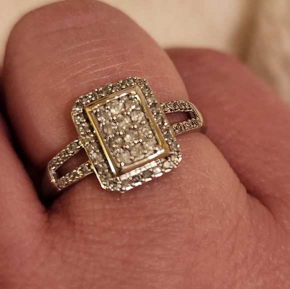 Vintage solid white gold diamond ring